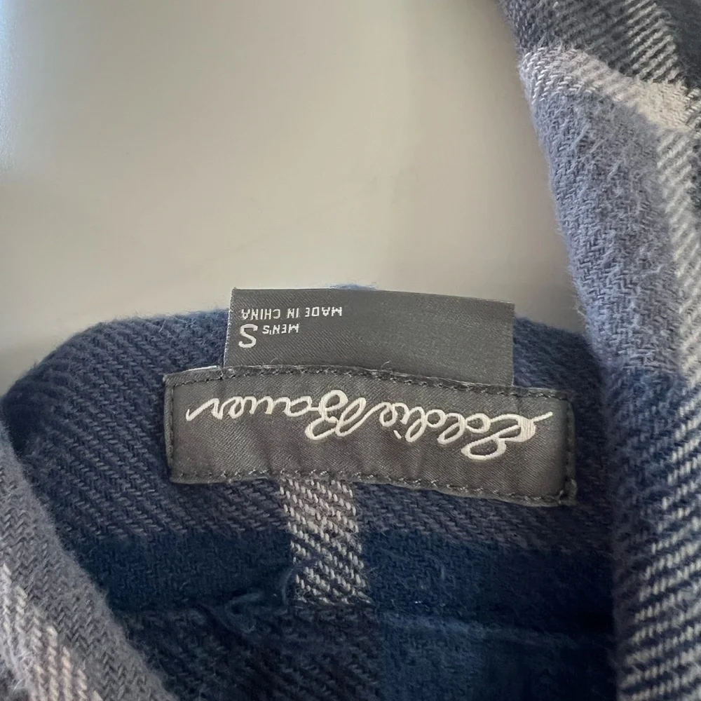 Eddie Bauer Blue and White Casual Button Down Shirt - Picture 3 of 4